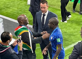 موسيماني لم أصدق تواضع كانتي وابنتي سبب حصولي على قميص لاعب تشيلسي