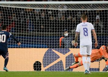 بعد ركلة الجزاء الضائعة ميسي يتخطى رونالدو ويعادل هنري في دوري أبطال أوروبا