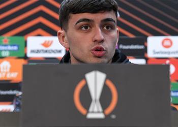 بيدري يرفض الحديث عن مبابي ويؤكد نفتقد ميسي في برشلونة