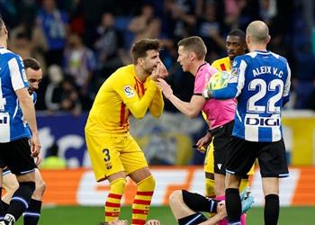 الإعلان عن عقوبة بيكيه بعد طرده في مباراة برشلونة وإسبانيول