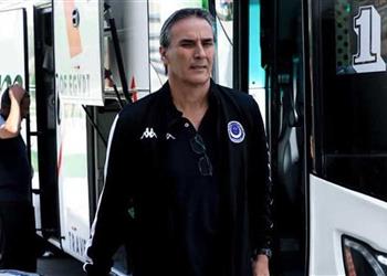 مدرب الهلال السوداني يرد عبر بطولات على أنباء الانسحاب قبل مباراة الأهلي