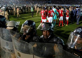 أسلحة لم أرها في أفلام الحروب تاريخ من الأزمات بين الأهلي والهلال قبل صدام دوري الأبطال