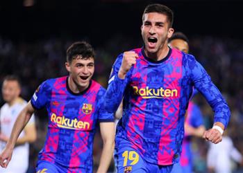 فيديو مباراة الفرص المهدرة برشلونة يتعادل بركلة جزاء أمام نابولي في الدوري الأوروبي