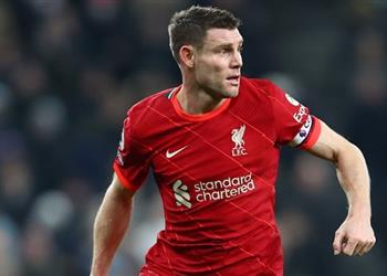 ميلنر يتلقى عرضين للرحيل عن ليفربول