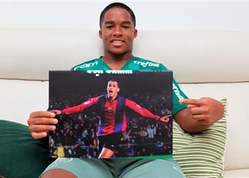 بدعوة من برشلونة جوهرة بالميراس يتواجد في كامب نو قبل مواجهة نابولي