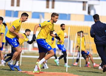 الإسماعيلي يقرر إيقاف مستحقات اللاعبين وتغريمهم مالي ا