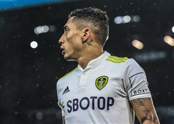 وسط ترقب ليفربول وبايرن ميونخ رافينيا يوقف محادثات تجديد عقده مع ليدز يونايتد