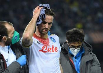 نابولي يصدر بيان ا رسمي ا بشأن رويز وأنجويسا بعد إصابتهما أمام برشلونة