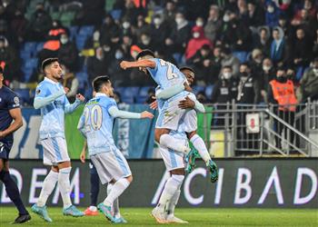 فيديو تريزيجيه يسجل ثنائية ويقود باشاك شهير لتخطي ريزة سبور في الدوري التركي