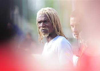 تقارير سونج يقترب من قيادة الكاميرون قبل مباراتي الجزائر بتصفيات كأس العالم