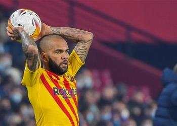 رسمي ا قائمة برشلونة للدوري الأوروبي استبعاد داني ألفيس
