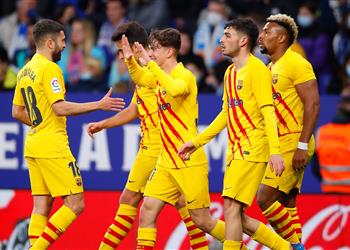 تعرف على معلق مباراة برشلونة وفالنسيا اليوم في الدوري الإسباني