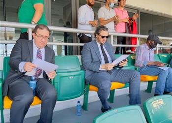 صور سفير مصر في زامبيا يدعم بيراميدز أمام زاناكو