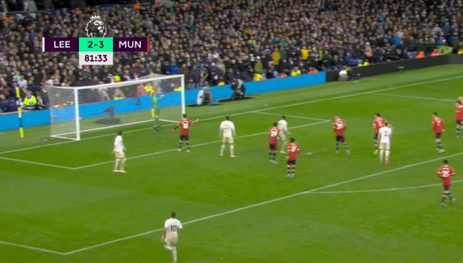 تصدي دي خيا يحرم ليدز يونايتد من تسجيل هدف ثالث في مرمي مانشستر يونايتد