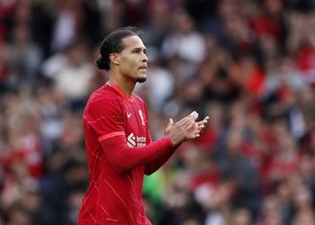 إنجاز قياسي نادر ينتظر فان دايك في مباراة ليفربول وليدز يونايتد