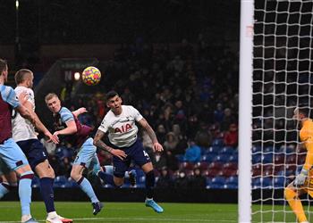 فيديو توتنهام يسقط بهدف أمام بيرنلي في الدوري الإنجليزي