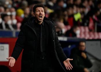 سيميوني لا أعرف لماذا لا يلعب أتلتيكو مدريد دائم ا مثلما فعل أمام مانشستر يونايتد