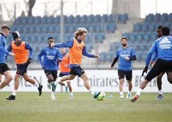 مدافع ريال مدريد يغيب عن التدريبات وتأكد استبعاده من مباراة رايو فاييكانو