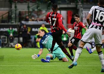 فيديو ميلان يفرط في نقطتين ثمينتين بصراع الكالتشيو ويتعادل أمام أودينيزي