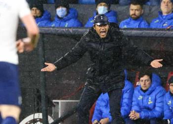 كونتي يناقش مستقبله مع إدارة توتنهام