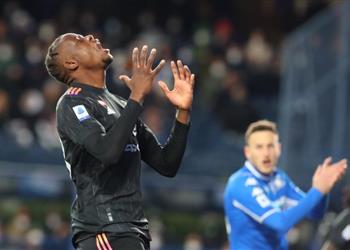 الإصابة التاسعة دينيس زكريا يغادر مباراة يوفنتوس وإمبولي