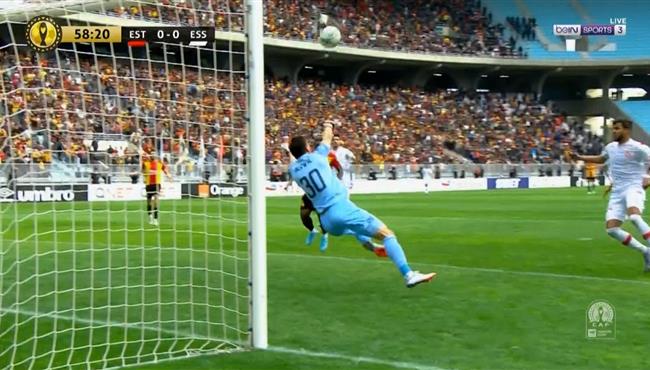 تصدي حارس النجم الساحلي الرائع علي مرتين يمنع هدف محقق للترجي