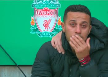 فيديو ألكانتارا يدخل في نوبة بكاء قبل مباراة ليفربول وتشيلسي بعد إصابته