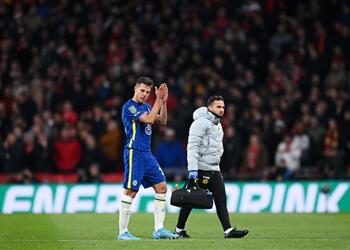 أزبيليكويتا يغادر مباراة ليفربول وتشيلسي مصاب ا