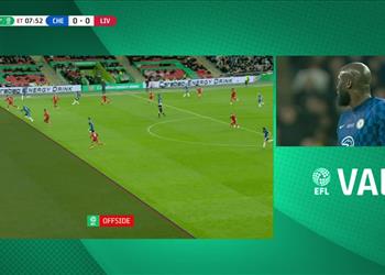 فيديو للمرة الثانية الفار يلغي هدف ا في مباراة ليفربول وتشيلسي بنهائي كأس كاراباو