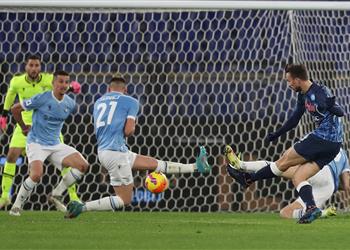 فيديو نابولي يستغل تعثر ميلان ويصعد لصدارة الدوري الإيطالي بفوز قاتل أمام لاتسيو