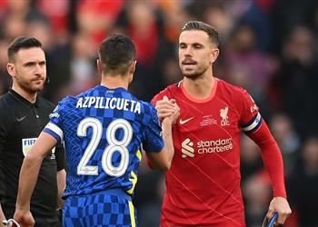 فيديو تصرف رائع من هندرسون وميلنر بعد تتويج ليفربول بكأس كاراباو