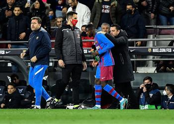 تشافي دافعت عن ديمبلي وبقاءه في برشلونة من عدمه ليس من شأني