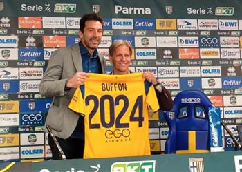 يستمر حتى الـ 46 عام ا رسمي ا بوفون يجدد عقده مع بارما