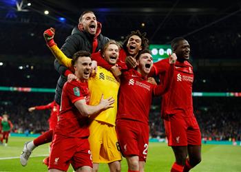 على طريقة محمد صلاح أرنولد يحذر منافسي ليفربول بعد الفوز بكاراباو