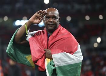 مستشهد ا بـ كامو مالو موسيماني يجب أن تبدأ إفريقيا في توظيف مدربيها