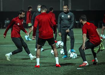 مران الأهلي قمصان ينقل تعليمات موسيماني وبيرسي تاو يواصل التأهيل