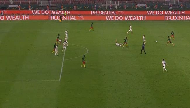 اوم جويت كاد ان يسجل هدف خرافي للكاميرون في مرمي مصر