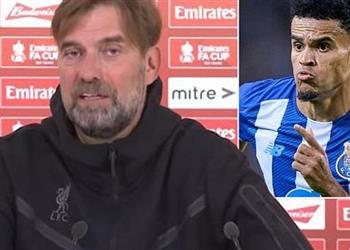 فيديو ترحيب حار من كلوب بـ لويس دياز بعد وصوله إلى ليفربول