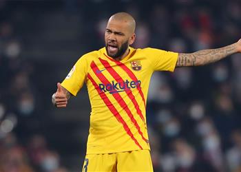 داني ألفيس على برشلونة استغلال ديمبلي حتى نهاية الموسم