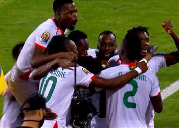 فيديو رأسية رائعة واتارا يسجل الهدف الثالث لـ بوركينا فاسو أمام الكاميرون