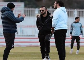 أمير مرتضى يجتمع مع كارتيرون قبل مباراة الزمالك وبترو أتليتكو في دوري الأبطال