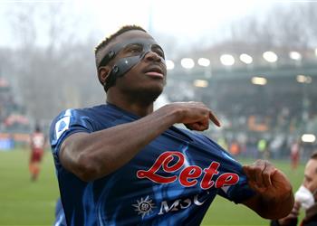 فيديو نابولي يفوز بصعوبة على فينيزيا ويستعيد وصافة الدوري الإيطالي