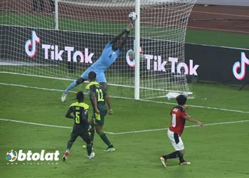 فيديو محمد صلاح يهدد مرمى السنغال وميندي يحرمه من تسجيل هدف رائع