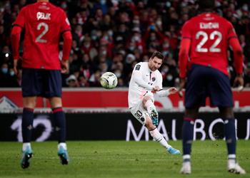 فيديو ميسي يقود باريس سان جيرمان لاكتساح ليل بخماسية في الدوري الفرنسي