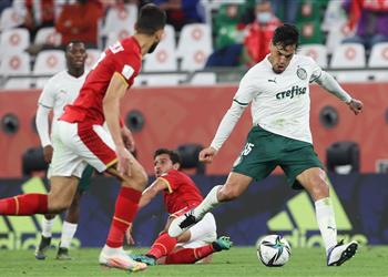 فيفا يعلن حكم مباراة الأهلي وبالميراس في نصف نهائي كأس العالم للأندية