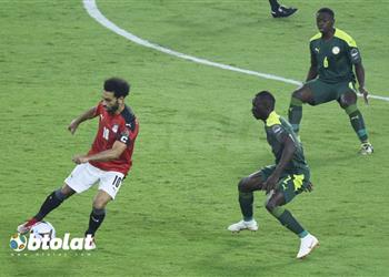 لاعب تشيلسي السابق يشيد بـ محمد صلاح وأبو جبل ويصر ح مصر تعرضت للظلم أمام السنغال