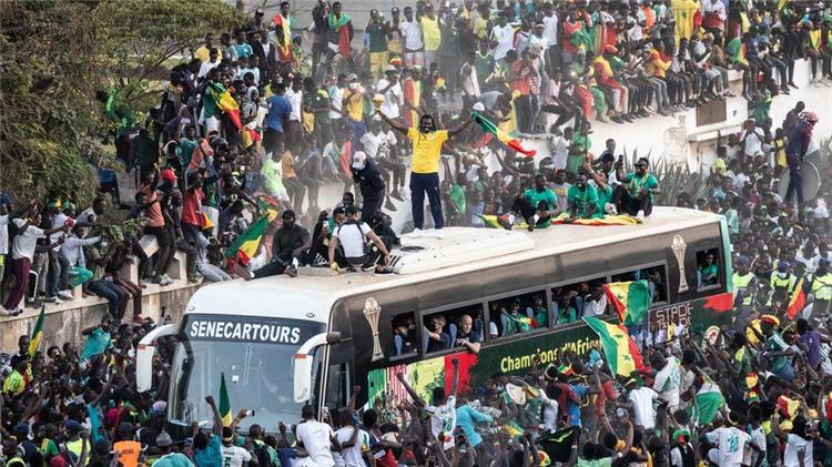 الجماهير تحتفي بمنتخب السنغال