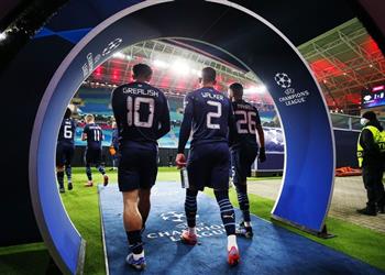 أحدهم كان مخمور ا فيديو محرز وثنائي مانشستر سيتي مهددون بعقوبة من جوارديولا بسبب واقعة الحانة