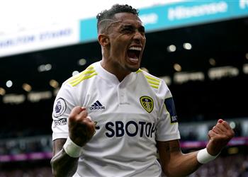 مهاجم ليدز يونايتد يعلق على مستقبله بعد ارتباطه بـ ليفربول