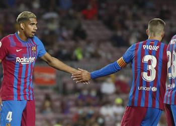 مانشستر يونايتد يقدم عرض ا مغري ا لمدافع برشلونة